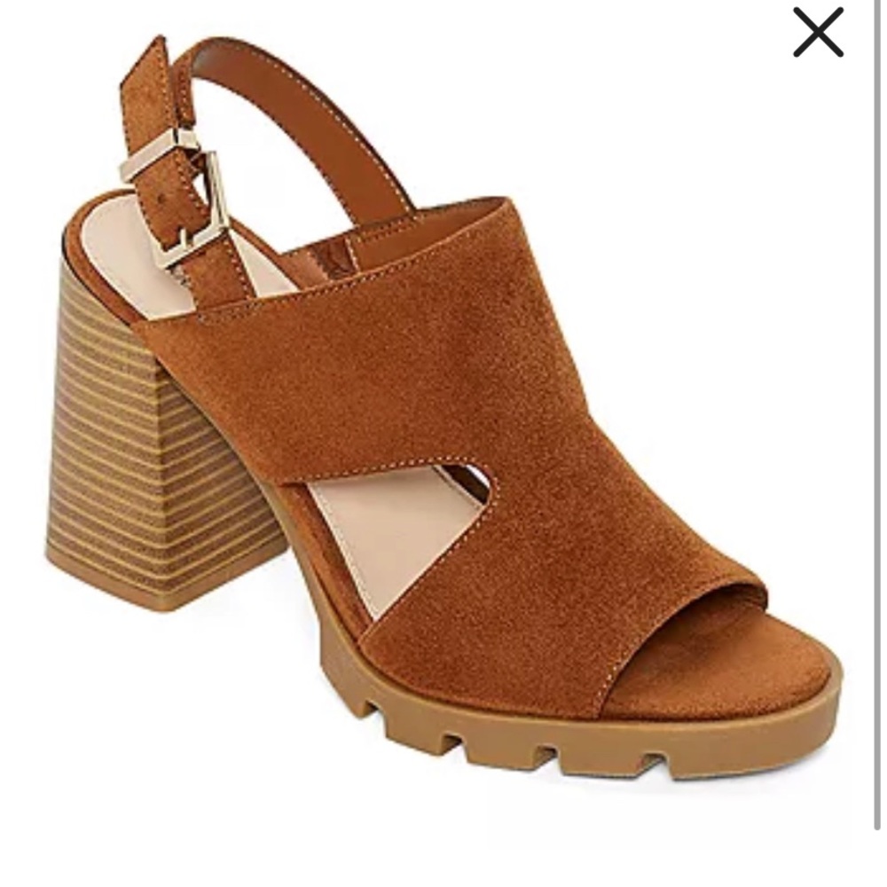 a.n.a. Tan brownish comfy sandal. Size 9M. Gently used.- lowerprice worn 3x.